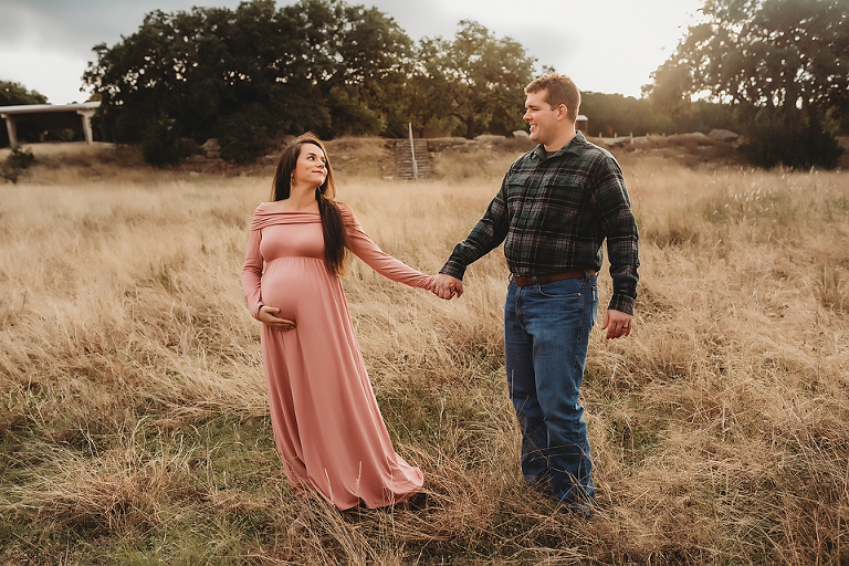 canyon lake maternity photos