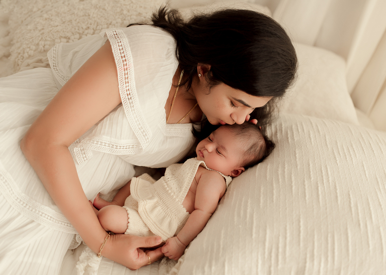 mom and baby photo newborn session