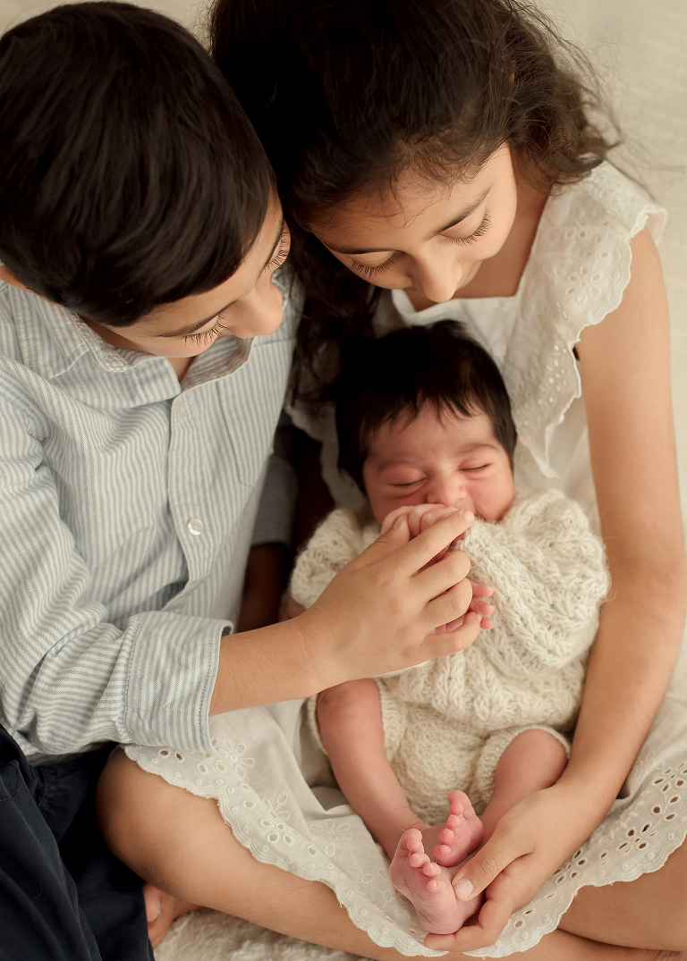 siblings photoshoot idea with baby