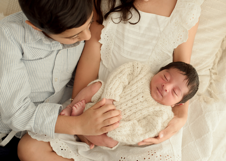newborn baby siblings idea